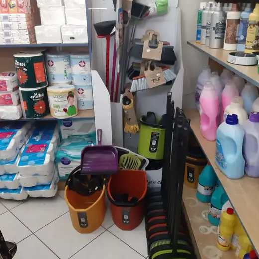 Είδη καθαριότητας στο μαγαζί, 22 από 35