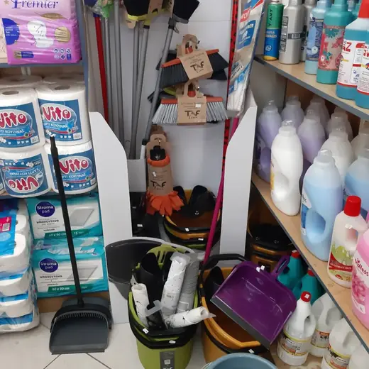Είδη καθαριότητας στο μαγαζί, 28 από 35
